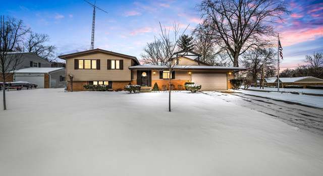 Photo of 2 Surrey Ln, Elkhart, IN 46514