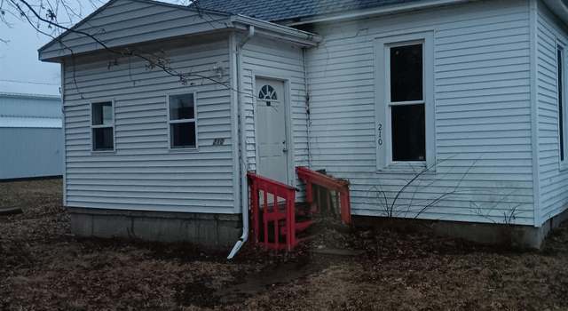 Photo of 210 E Cyrus St, Farmersburg, IN 47850