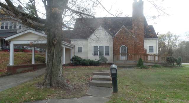 Photo of 467 E Main St, Bloomfield, IN 47424