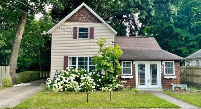 Photo of 706 E Lake St, Knox, IN 46534
