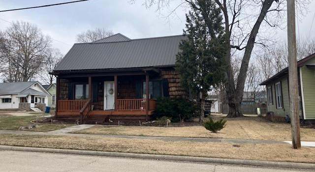 Photo of 904 10th St, Lawrenceville, IL 62439