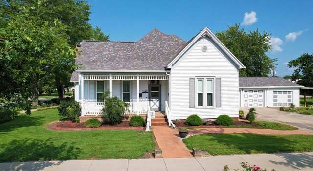 Photo of 214 5th St, Carmi, IL 62821