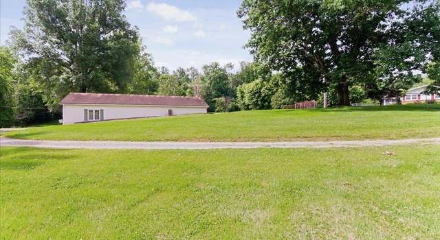 Photo of 2215 E Lake Rd, Princeton, IN 47670