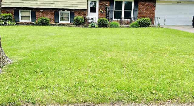 Photo of 2912 W Twickingham Dr, Muncie, IN 47304