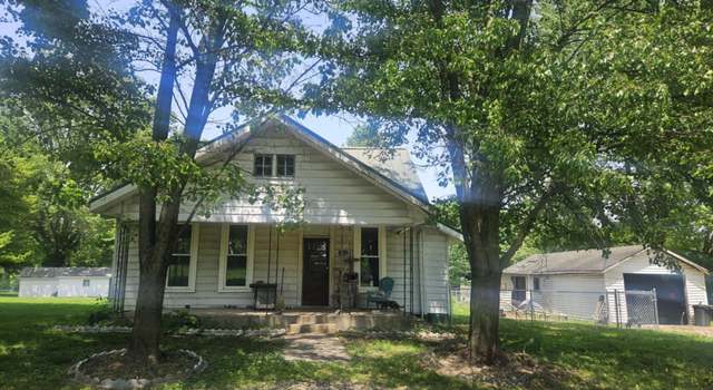 Photo of 206 W Carlisle St, Edwardsport, IN 47528