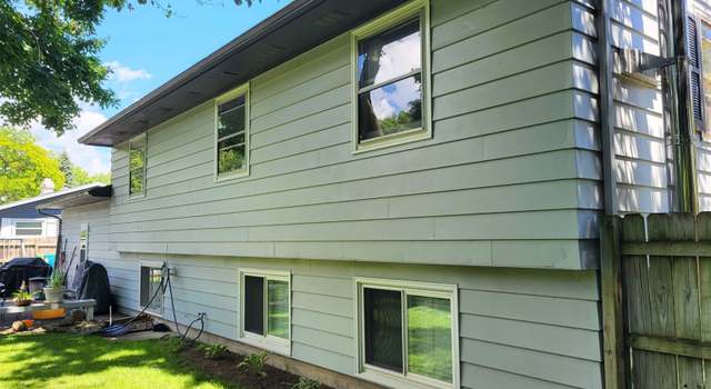 Photo of 15 Manchester Ln, Elkhart, IN 46514