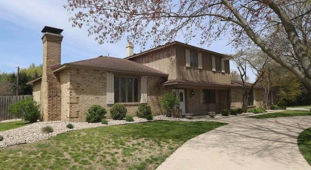 Photo of 1661 Brookwood Dr, Elkhart, IN 46514