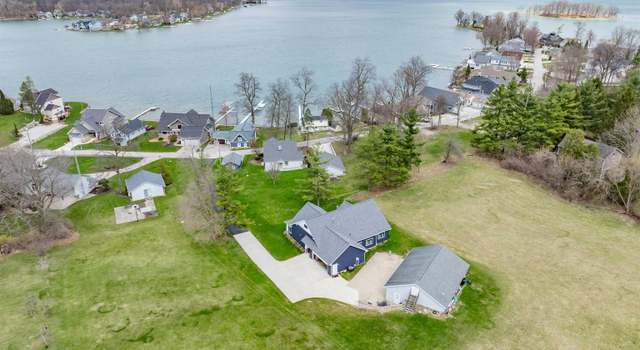 Photo of 1039 S Clear Lake Dr, Fremont, IN 46737