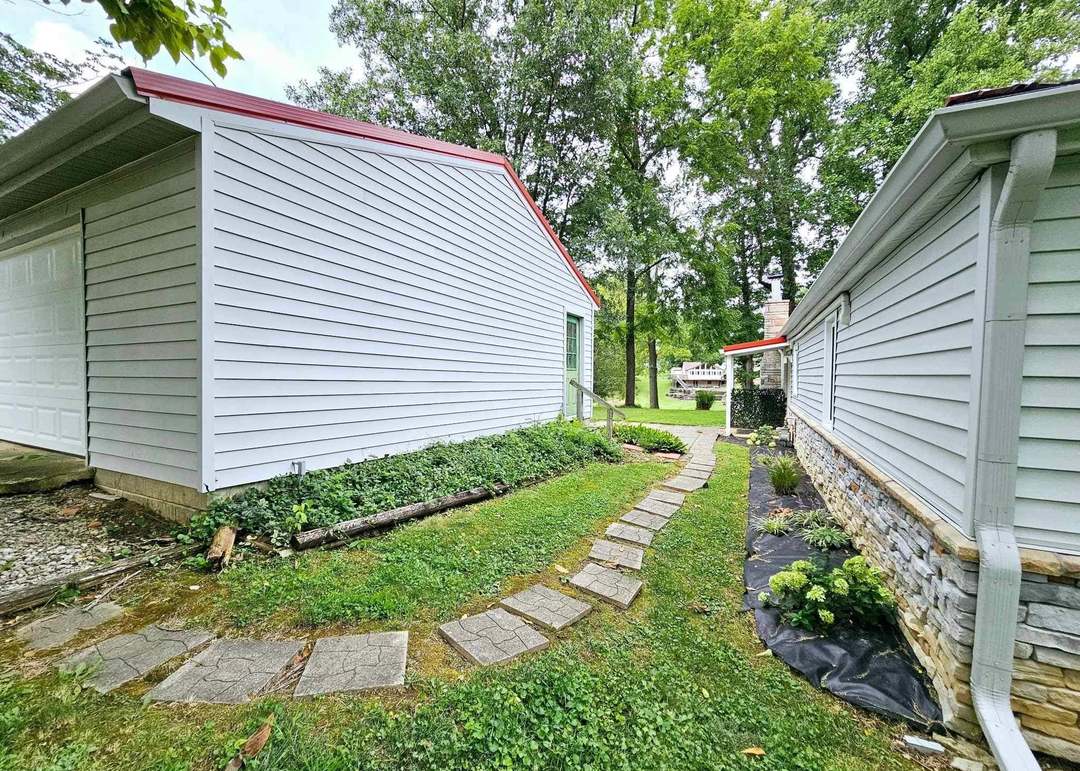572 W Fisher Dr, Nineveh, IN 46164