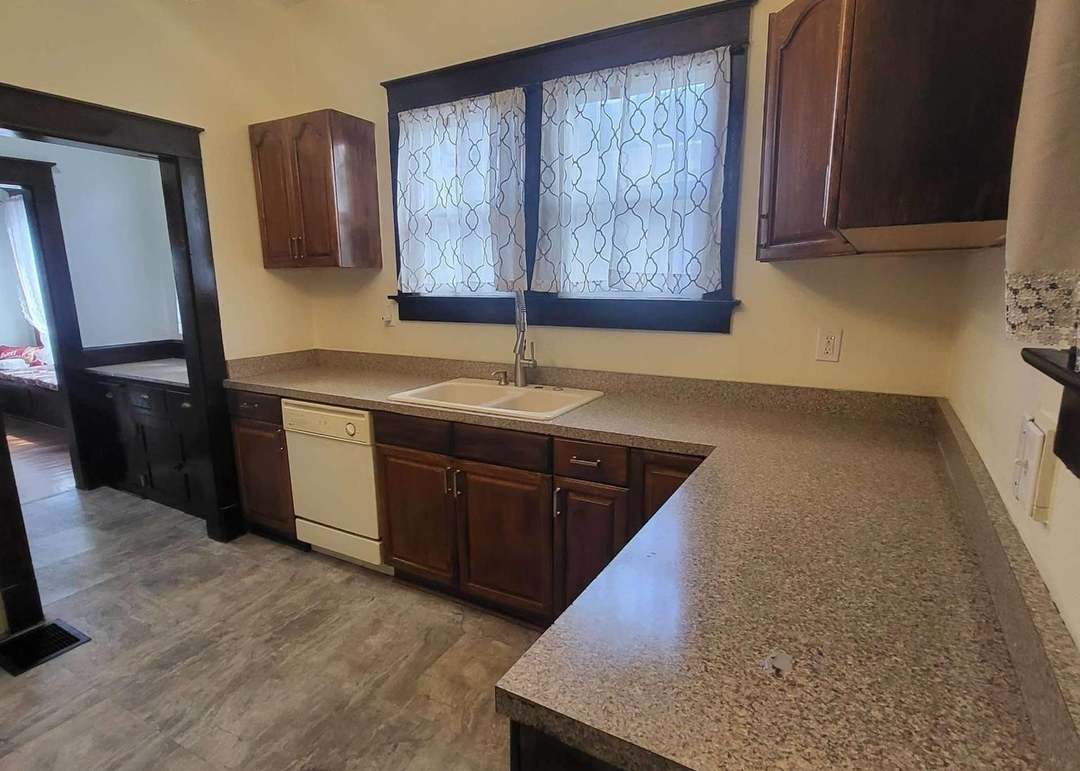 1021 E Blackford Ave, Evansville, IN 47714