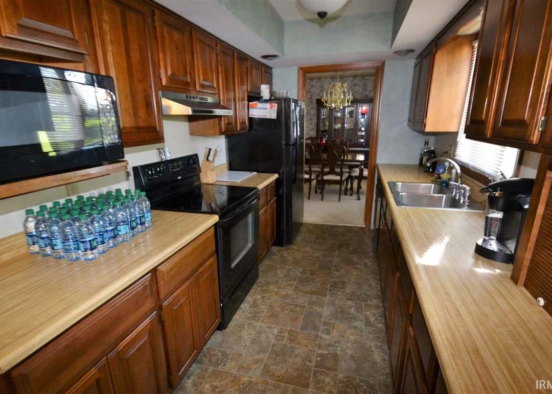 501 N Meadow Ln, Hartford City, IN 47348