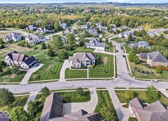 Property at 950 Westlake Hills Dr, Columbus, IN 47201, 5 beds, 4.5 baths