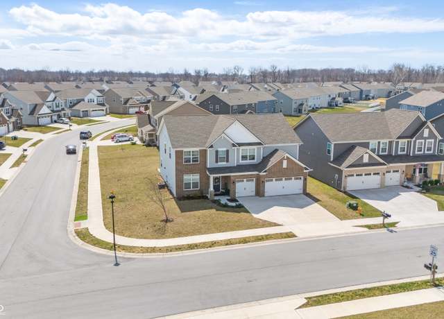 Property at 3999 Kensington Dr, Danville, IN 46122, 5 beds, 3.5 baths