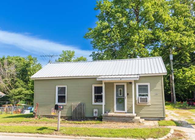 Property at 206 W Washington St W, Waynetown, IN 47990, 2 beds, 1 bath