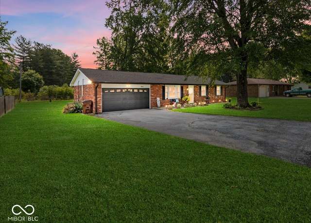 Property at 961 N Dellasburg Rd, Columbus, IN 47203, 3 beds, 2 baths