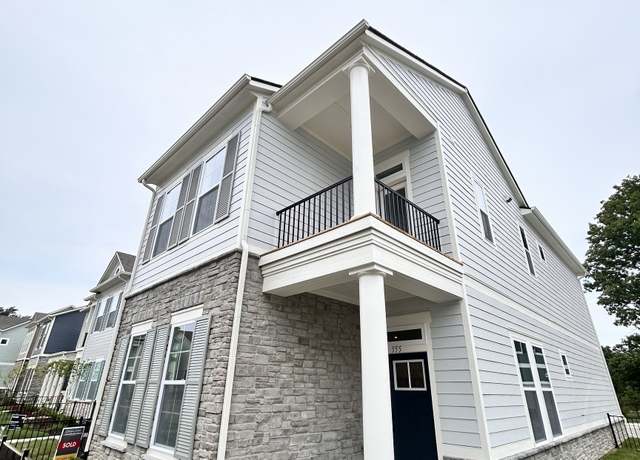 Property at 555 Gilder Dr, Carmel, IN 46032, 3 beds, 2.5 baths