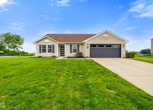 Property at 204 Oakview Dr, Mooresville, IN 46158, 3 beds, 2 baths