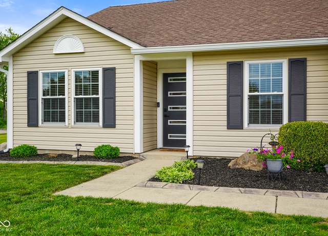 Property at 204 Oakview Dr, Mooresville, IN 46158, 3 beds, 2 baths