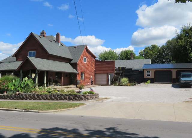 Property at 114 N Grant Ave, Crawfordsville, IN 47933, 2 beds, 2.5 baths