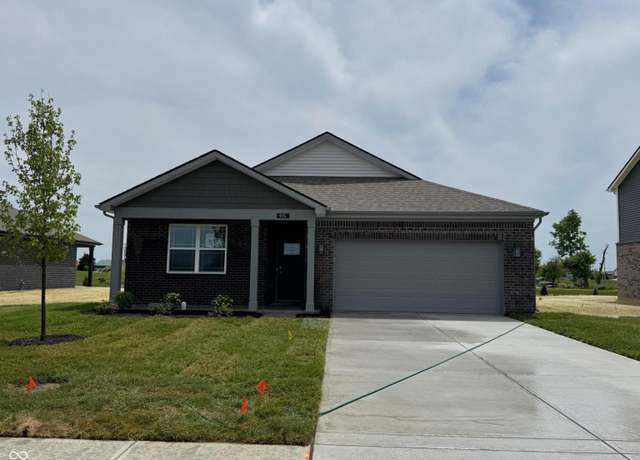 Property at 915 Saddlebrook Farms Blvd, Whiteland, IN 46184, 4 beds, 2 baths