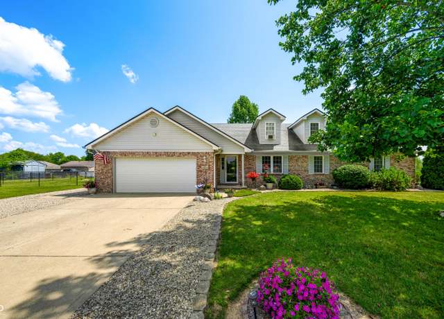 Property at 8245 Henderson Ridge Dr, Mooresville, IN 46158, 4 beds, 3 baths