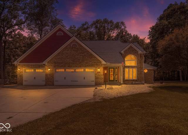 Property at 1066 N Dogwood Way, Greenfield, IN 46140, 4 beds, 2.5 baths