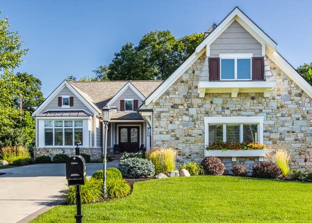 Property at 340 Beechwood Farm Ln, Indianapolis, IN 46260, 2 beds, 2.5 baths