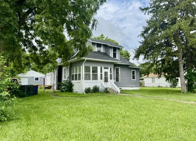 Property at 2407 E 16th St, Muncie, IN 47302, 4 beds, 3 baths