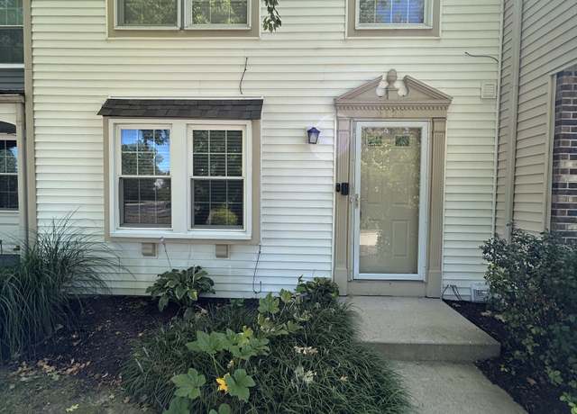 Property at 6126 E 96th Pl, Indianapolis, IN 46250, 3 beds, 3 baths