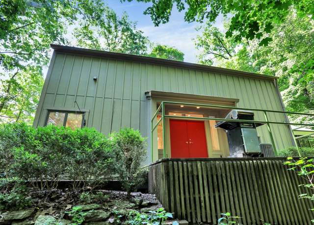 Property at 944 Briar Patch Ln, Greenwood, IN 46142, 3 beds, 3 baths