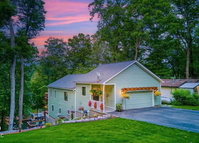 Property at 8205 Bass Dr, Nineveh, IN 46164, 2 beds, 3.5 baths