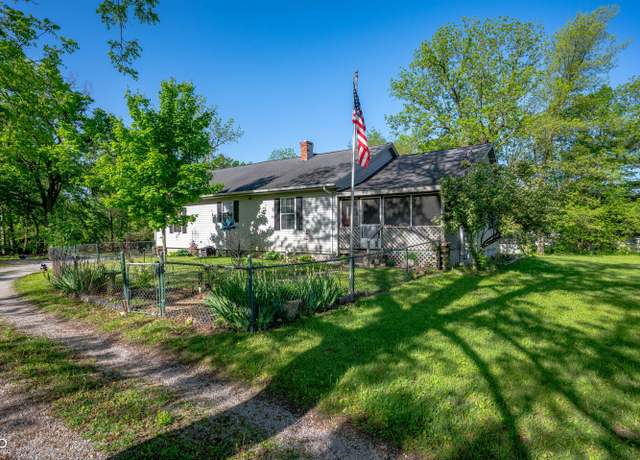 Property at 3215 W Jefferson St, Kokomo, IN 46901, 3 beds, 2.5 baths