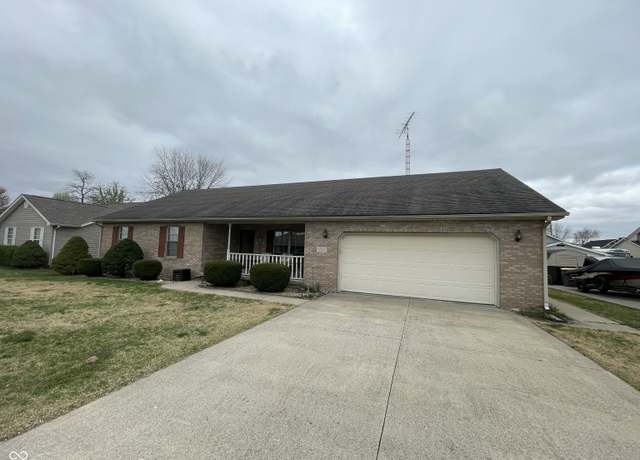 Property at 1310 Pin Oak Dr, Seymour, IN 47274, 3 beds, 2.5 baths