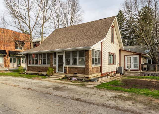 Property at 4610 W 72nd St, Indianapolis, IN 46268, 3 beds, 2 baths