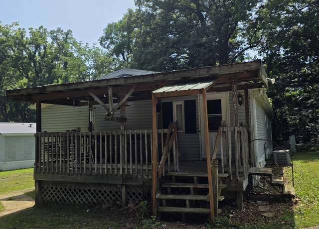 Property at 3955 Deer Ct, Columbus, IN 47201, 3 beds, 2 baths