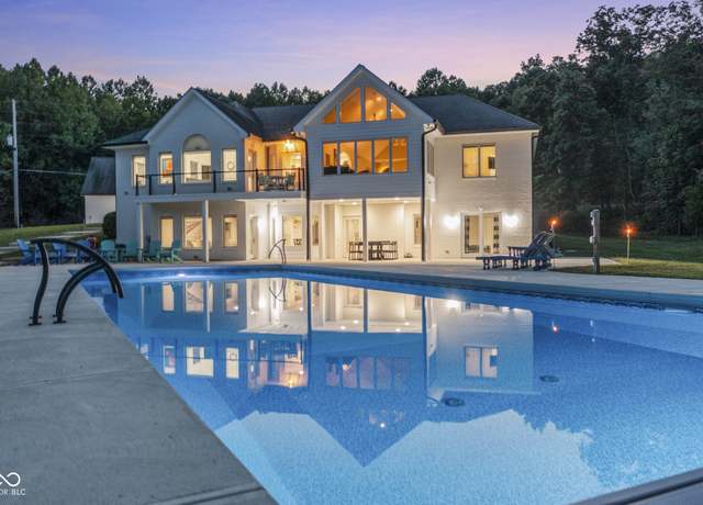 Property at 5181 S Poplar Dr, Columbus, IN 47201, 4 beds, 3.5 baths