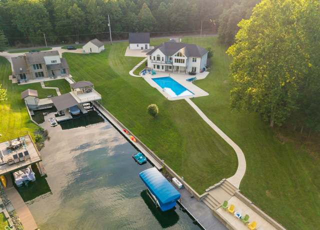 Property at 5181 S Poplar Dr, Columbus, IN 47201, 4 beds, 3.5 baths