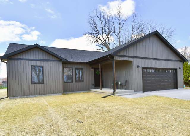 Property at 1018 N 18th St, Elwood, IN 46036, 3 beds, 2 baths
