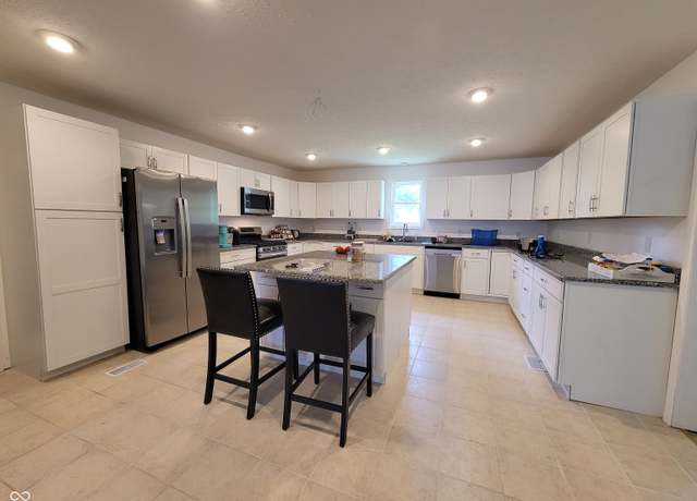 Property at 575 E Cameron Dr, Rushville, IN 46173, 2 beds, 2 baths