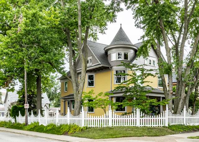 Property at 2404 Broadway St, Indianapolis, IN 46205, 4 beds, 2.5 baths