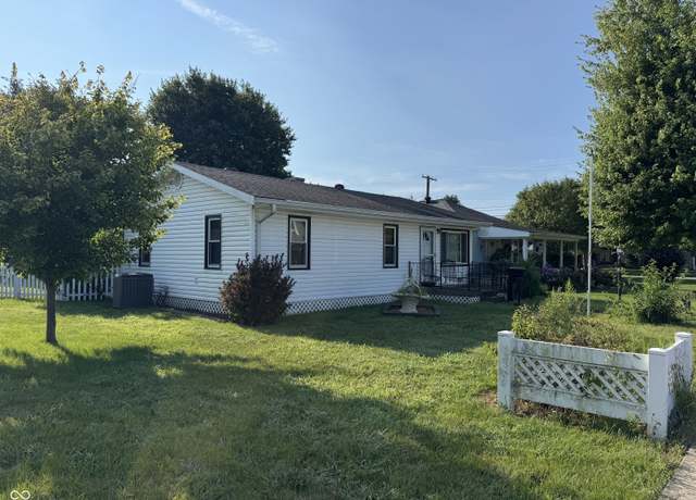 Property at 709 Oak St, Tipton, IN 46072, 3 beds, 1 bath