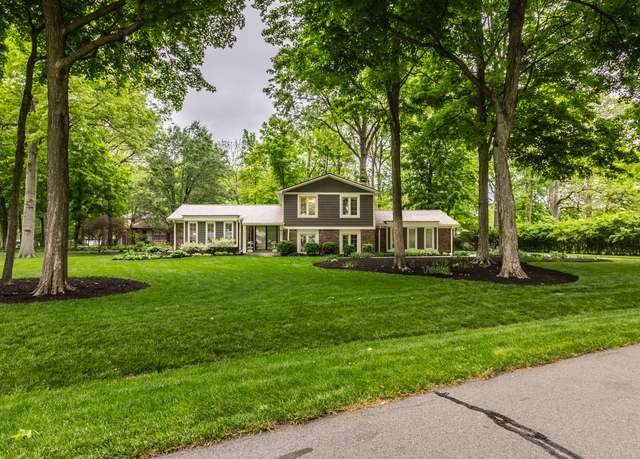 Property at 411 Woodland Dr W, Greenfield, IN 46140, 4 beds, 3 baths