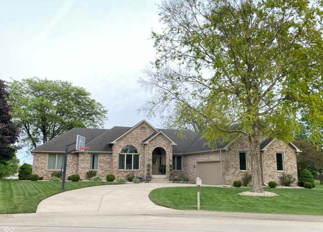 Property at 12231 Valley View Cir, Indianapolis, IN 46229, 3 beds, 2 baths
