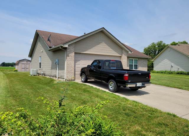 Property at 1096 Bumblebee Way, Greenfield, IN 46140, 3 beds, 2 baths