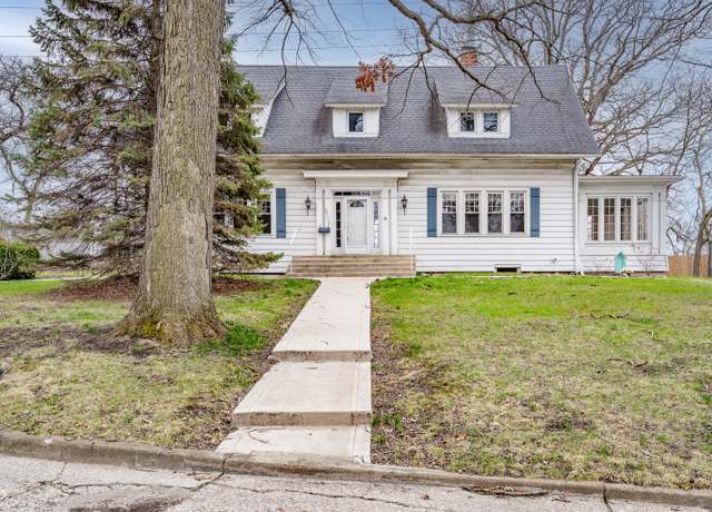 Property at 2704 N Clinton St, Fort Wayne, IN 46805, 4 beds, 2.5 baths