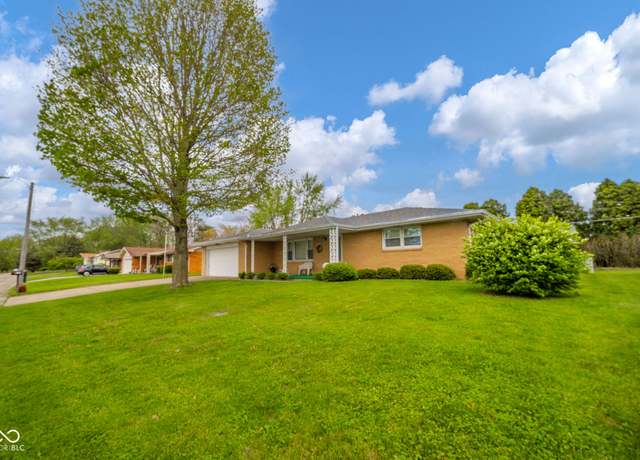 Property at 1324 Chesterfield Dr, Anderson, IN 46012, 3 beds, 1.5 baths