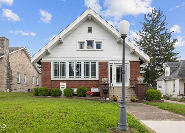 Property at 215 W Main St, Bloomfield, IN 47424, 2 beds, 2.5 baths