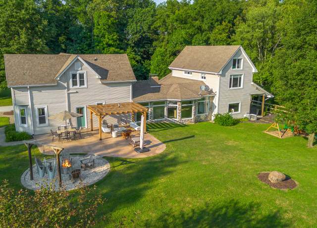 Property at 13421 Bellsville Pike, Columbus, IN 47201, 3 beds, 3 baths