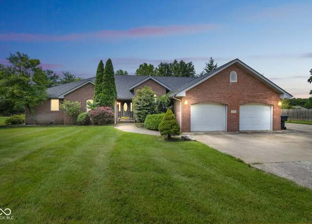 Property at 3793 W Suburban Ct, Columbus, IN 47201, 5 beds, 3.5 baths