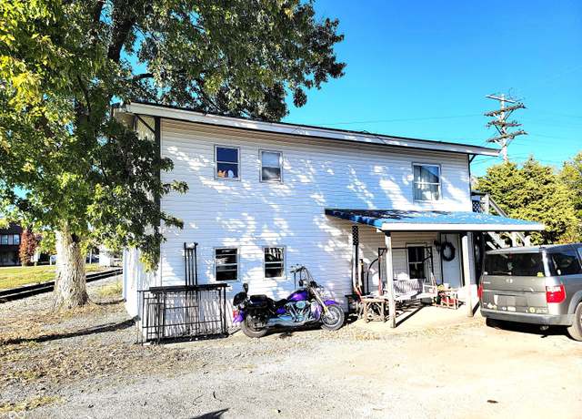 Property at 290 W Washington St, Martinsville, IN 46151, 5 beds, 2 baths